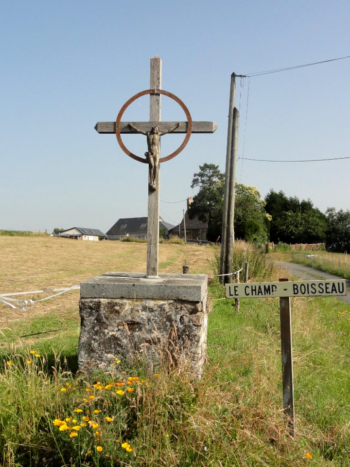 Mont-Saint-Jean (Sarthe) croix au Champ Bisseau