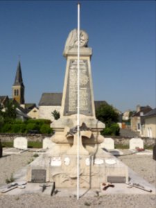 Mont-Saint-Jean (Sarthe) cimetière, monument aux morts