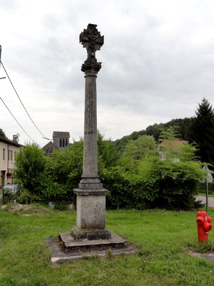 Montplonne (Meuse) croix de chemin