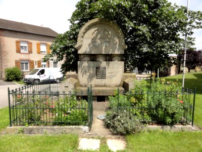 Montreux (M-et-M) monument aux morts