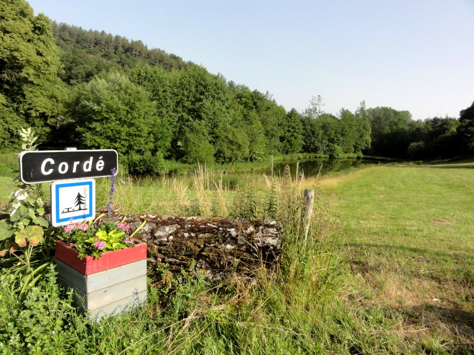 Mont-Saint-Jean (Sarthe) entrée de Cordé