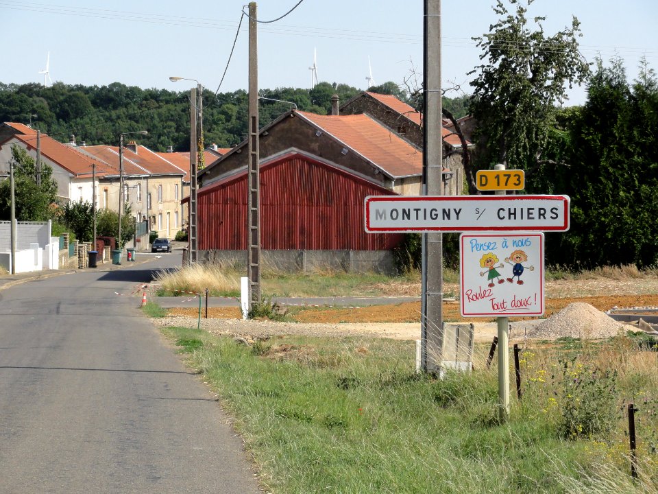 Montigny-sur-Chiers (Meurthe-et-M.) city limit sign