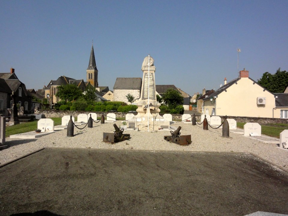 Mont-Saint-Jean (Sarthe) cimetière, carré militaire