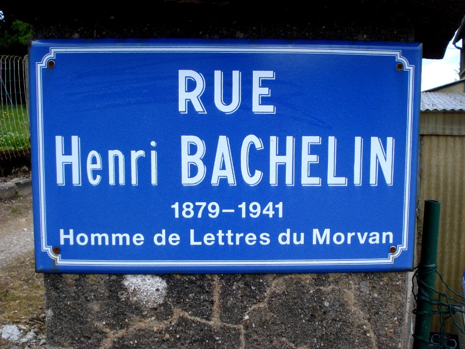 Montsauche-les-Settons, plaque Rue Henri Bachelin