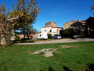 Montréal (Ardèche) - Place et tour