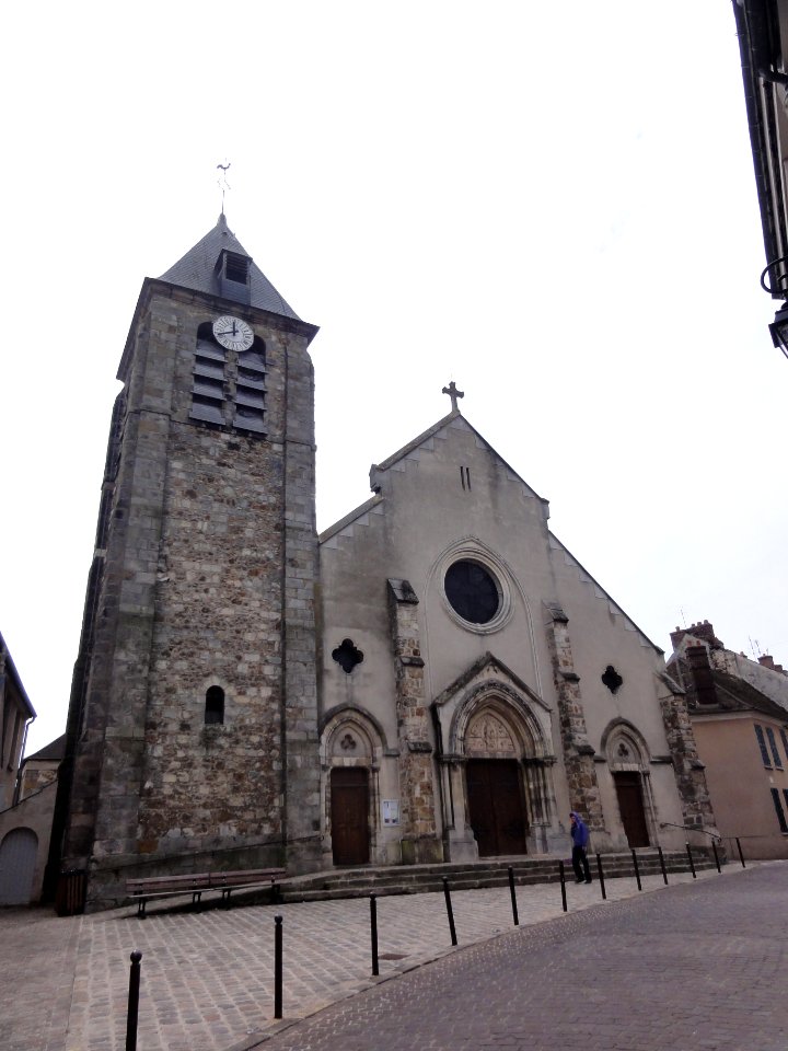 Montlhéry (Essonne) Église de la Sainte-Trinité