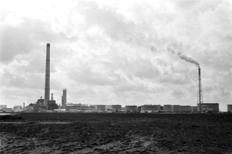 Mobil Oil Raffinaderij in Amsterdam 26-3 in werking, Bestanddeelnr 921-1916