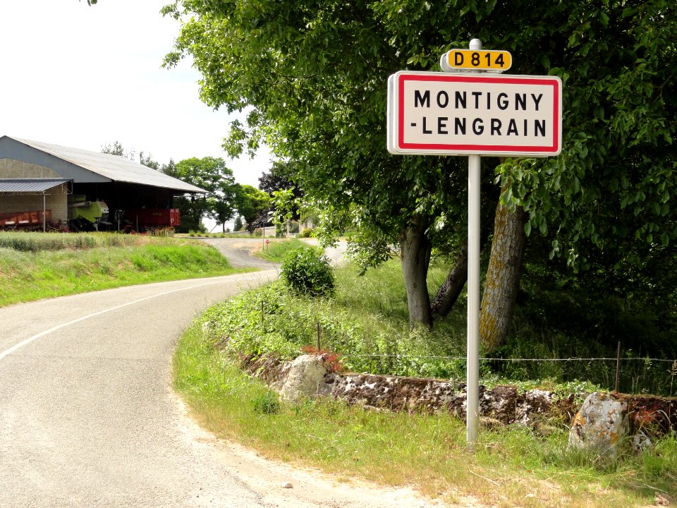 Montigny-Lengrain (Aisne) city limit sign