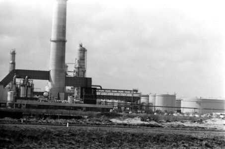 Mobil Oil Raffinaderij in Amsterdam 26-3 in werking, Bestanddeelnr 921-1914