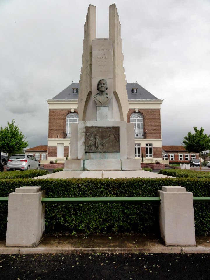Moÿ-de-l'Aisne (Aisne) monument aux mort, verso, mémorial Suzanne Deutsch