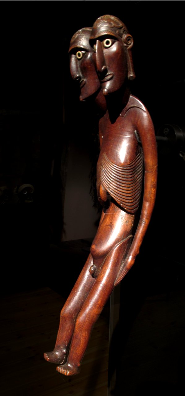 Moaï-kava-kava bicéphale Ile de Pâques. Museum La Rochelle