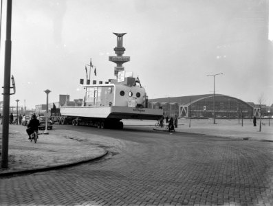 Mobiel service-station voor gemotoriseerde watertransport de Shell-boei, Bestanddeelnr 914-9268