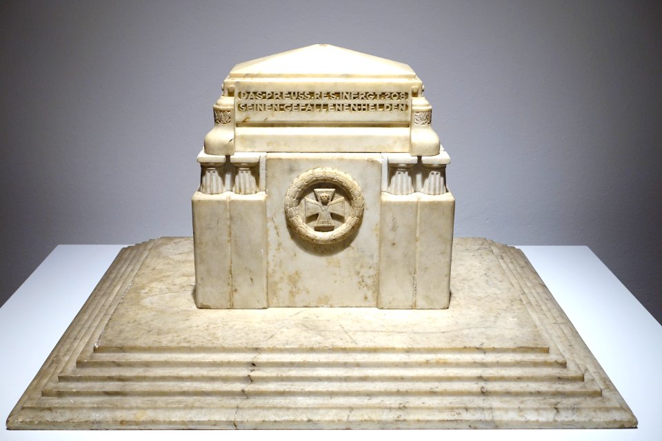 Model of war memorial for Reserve Infantry Regiment 208, Serbia, Belgrade, 1920s - Braunschweigisches Landesmuseum - DSC04766