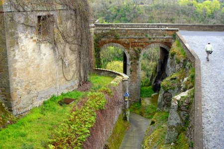 Moat - Castello Ruspoli - Vignanello, Italy - DSC02735
