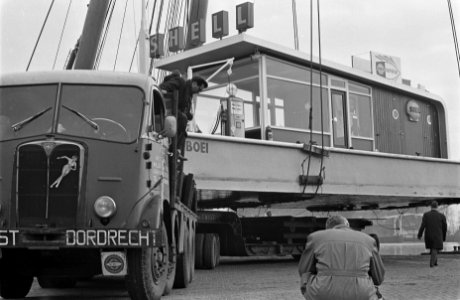 Mobiel service-station voor gemotoriseerde watertransport de Shell-boei, Bestanddeelnr 914-9283