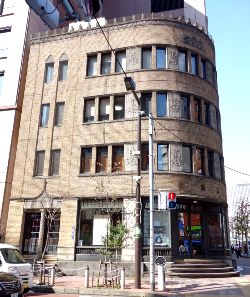 Moat Building side view - Minato, Tokyo - DSC09776