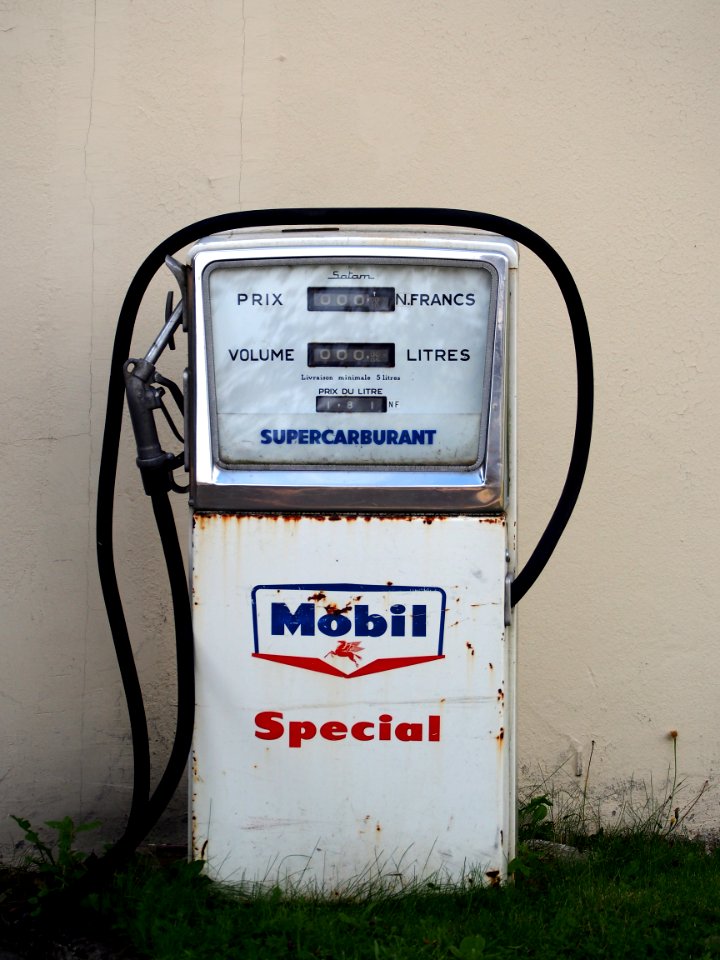 Mobil Special (old petrol pump) pic1