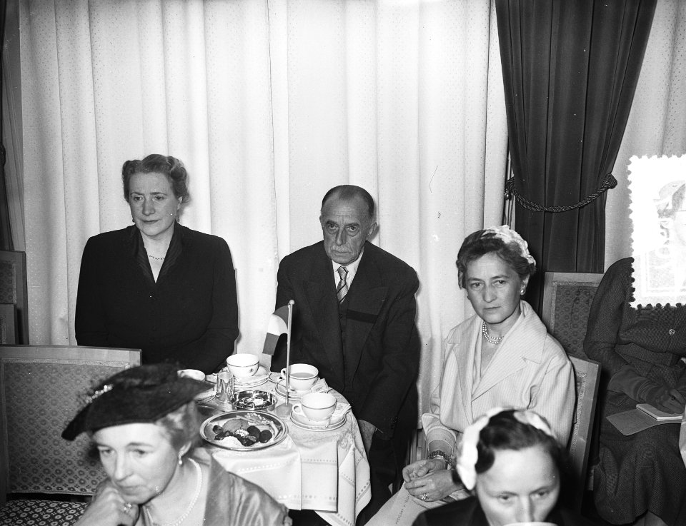 Modeshow mannequins Fath ten bate van het Koningin Wilhelmina Fonds, Bestanddeelnr 907-0517
