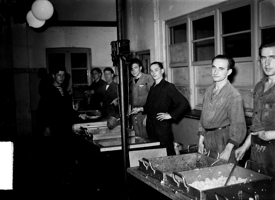 MOC Hilversum. Matrozen in de keuken, Bestanddeelnr 903-0202
