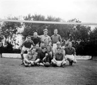 MOC Hilversum. Matrozen groepje bij goal, Bestanddeelnr 903-0209
