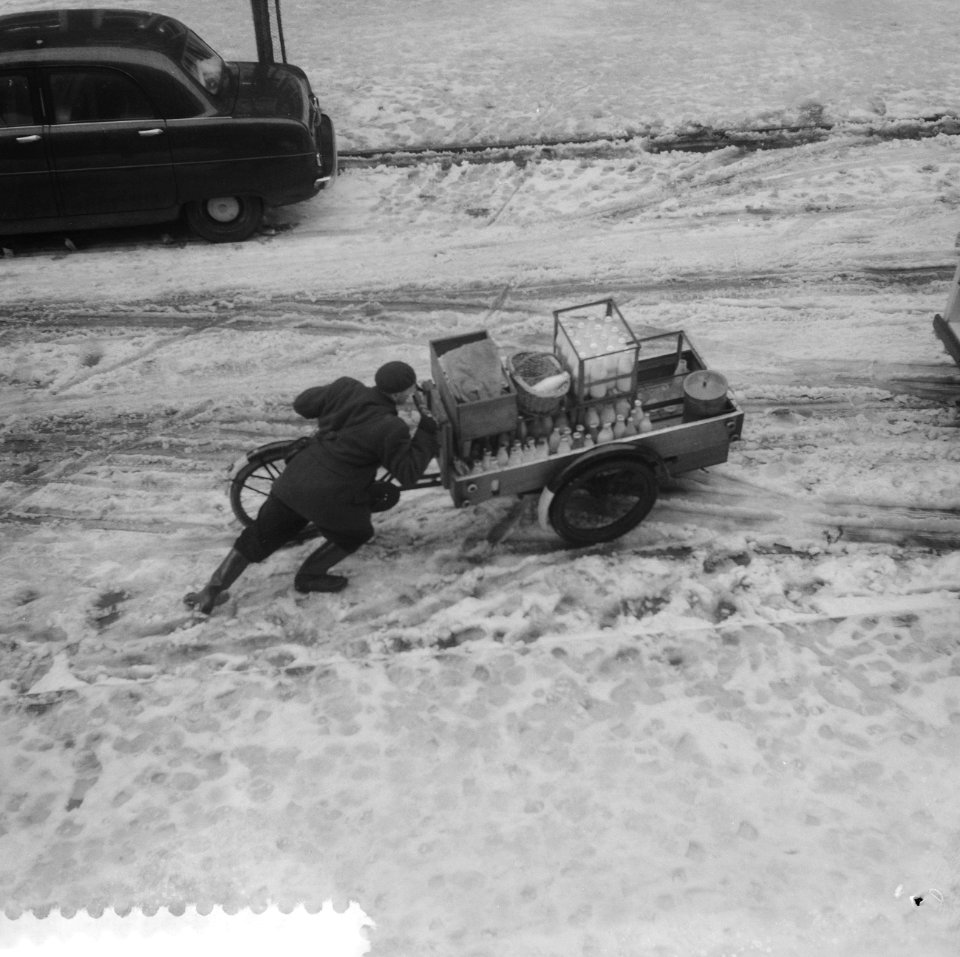 Modder in de straten van Amsterdam, Bestanddeelnr 910-0871