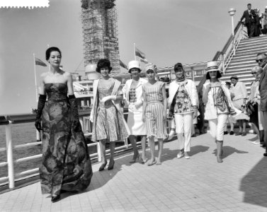 Modeshow op de Scheveningse pier, Bestanddeelnr 912-6009