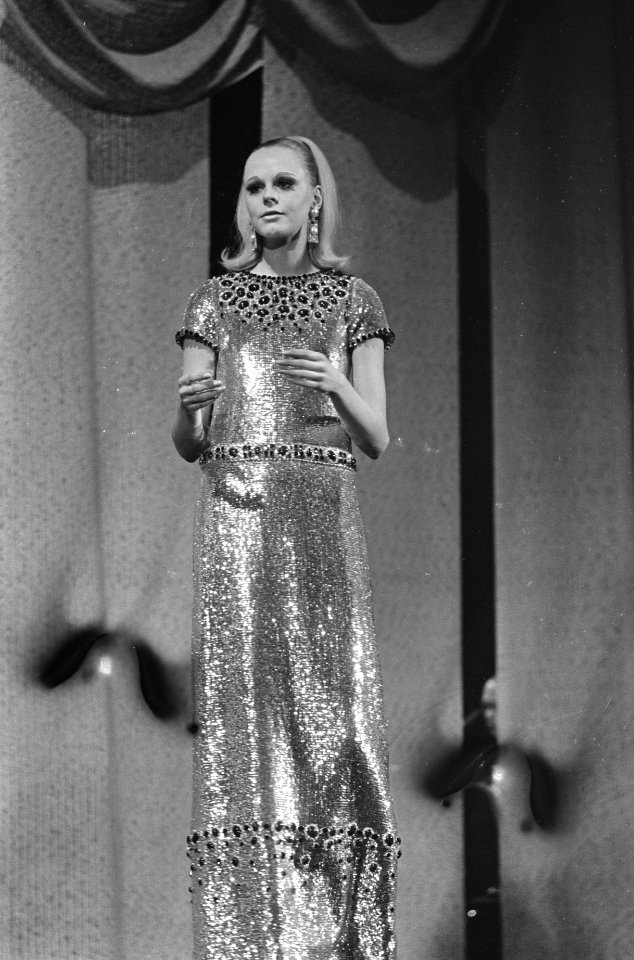 Mode van de Franse couturier Yves Staint-Laurent, Bestanddeelnr 919-6274