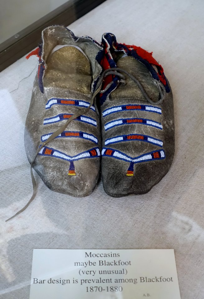 Moccasins, maybe Blackfoot, 1870-1880 - Robbins Museum - Middleborough, Massachusetts - DSC03907