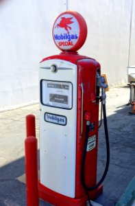 Mobilgas Special gas pump, made by Bennett - Automobile Driving Museum - El Segundo, CA - DSC01372