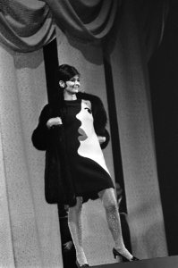 Mode van de Franse couturier Yves Staint-Laurent, Bestanddeelnr 919-6278