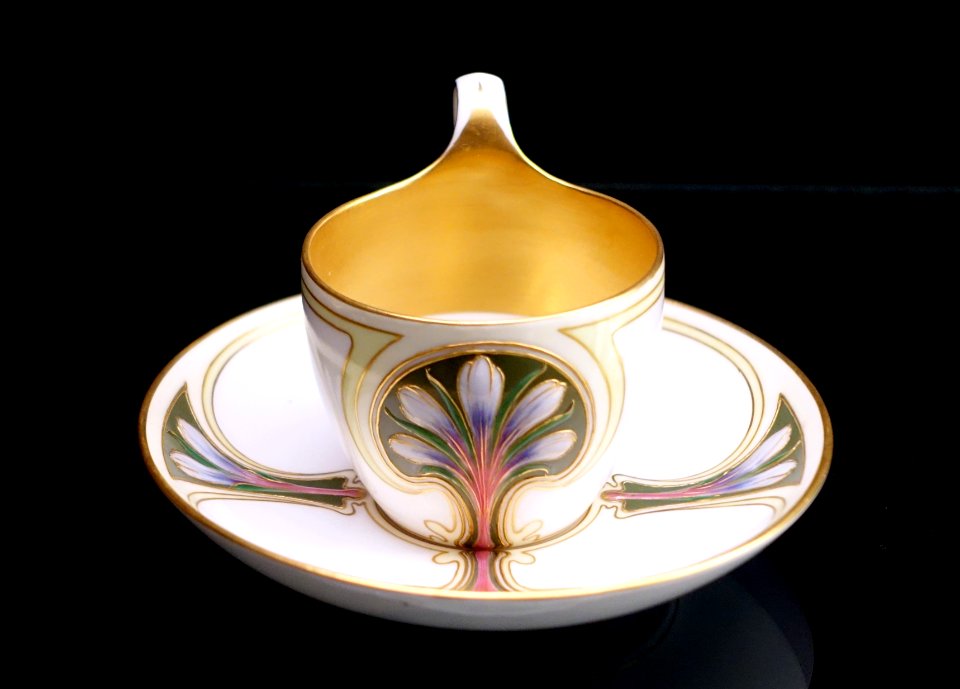 Mocha cup, designed by Adolf Flad, made by KPM Berlin, 1902, porcelain, 3 of 6 - Bröhan Museum, Berlin - DSC04096