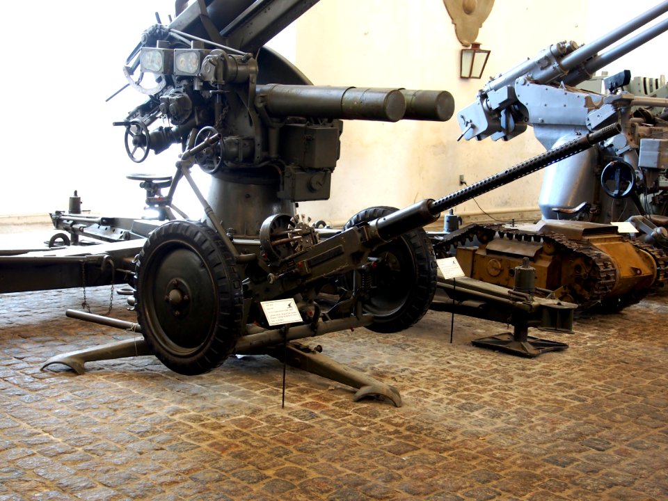 Model 20mm model 1940S machinegun AAA pic1