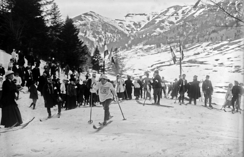 Mlle Marvingt course ski Le Lioran 1911 (cropped)