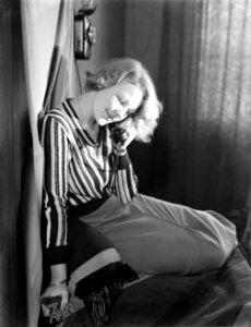 Model Eva Waldschmidt aan de telefoon, Bestanddeelnr 252-1111