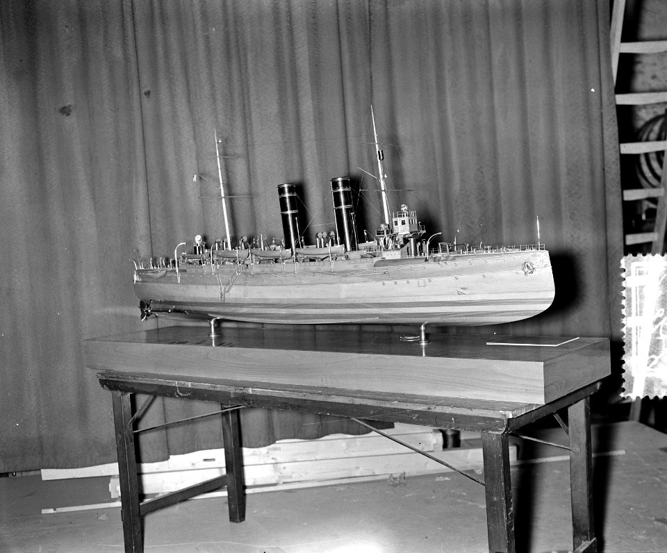 Model Hr. Ms. Gelderland te Den Helder voor Zuid Afrika zal aangeboden worden , Bestanddeelnr 906-7316