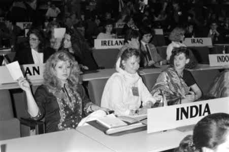 Model United Nations in Congresgebouw in Den Haag vertegenwoordigsters van Ind, Bestanddeelnr 934-1779