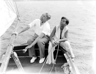Model Grummels en onbekende vrouw in zeilboot op de Westeinderplassen, Bestanddeelnr 252-0901