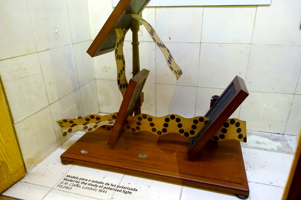 Model for the study of polarized light, E. M. Clarke, London, 1844 - Museu da Ciência da Universidade de Coimbra - University of Coimbra - Coimbra, Portugal - DSC09074