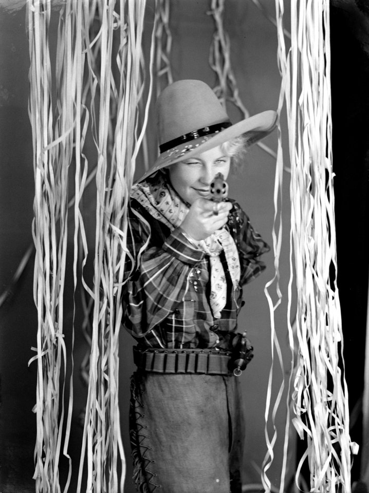 Model Eva Waldschmidt in cowboykostuum, Bestanddeelnr 189-0998