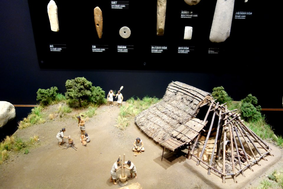 Model dwelling - National Museum of Nature and Science, Tokyo - DSC07107