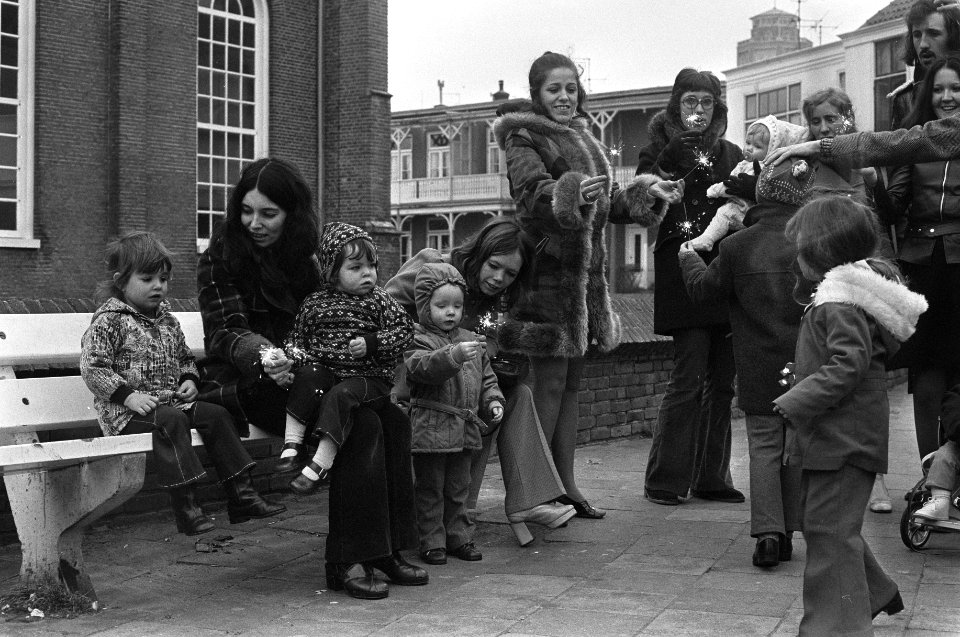Moeders met kinderen uit Belfast (Noord-Ierland) in Zandvoort voor vakantie, moe, Bestanddeelnr 926-1253