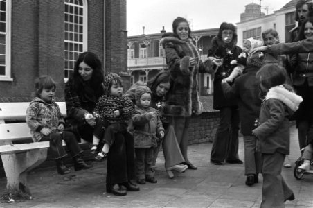 Moeders met kinderen uit Belfast (Noord-Ierland) in Zandvoort voor vakantie, moe, Bestanddeelnr 926-1253