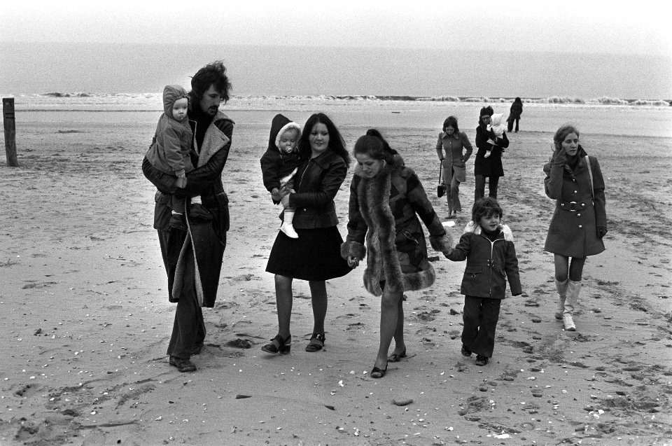 Moeders met kinderen uit Belfast (Noord-Ierland) in Zandvoort voor vakantie, moe, Bestanddeelnr 926-1251