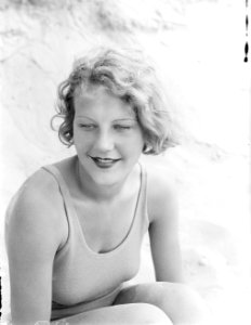 Model Eva Waldschmidt aan het strand van Zandvoort, Bestanddeelnr 252-0770
