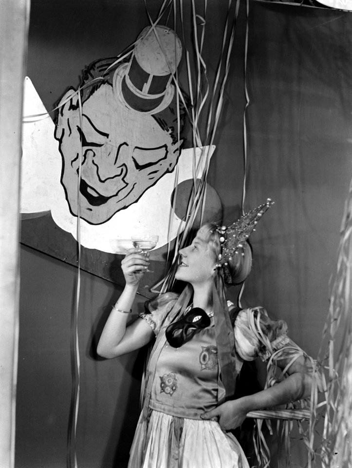 Model Eva Waldschmidt in Pools carnavalskostuum, Bestanddeelnr 189-0997