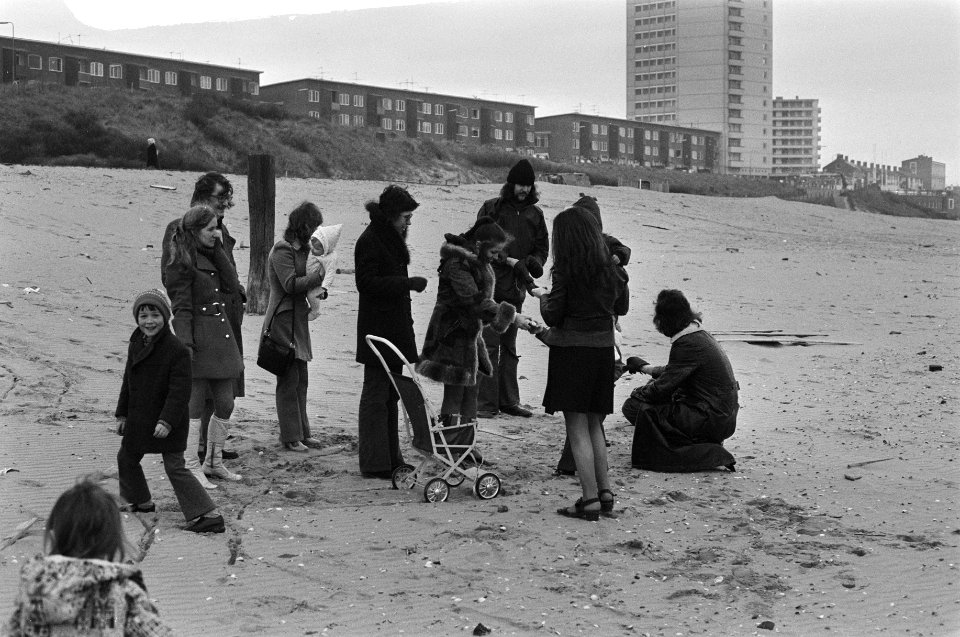 Moeders met kinderen uit Belfast (Noord-Ierland) in Zandvoort voor vakantie, Bestanddeelnr 926-1256