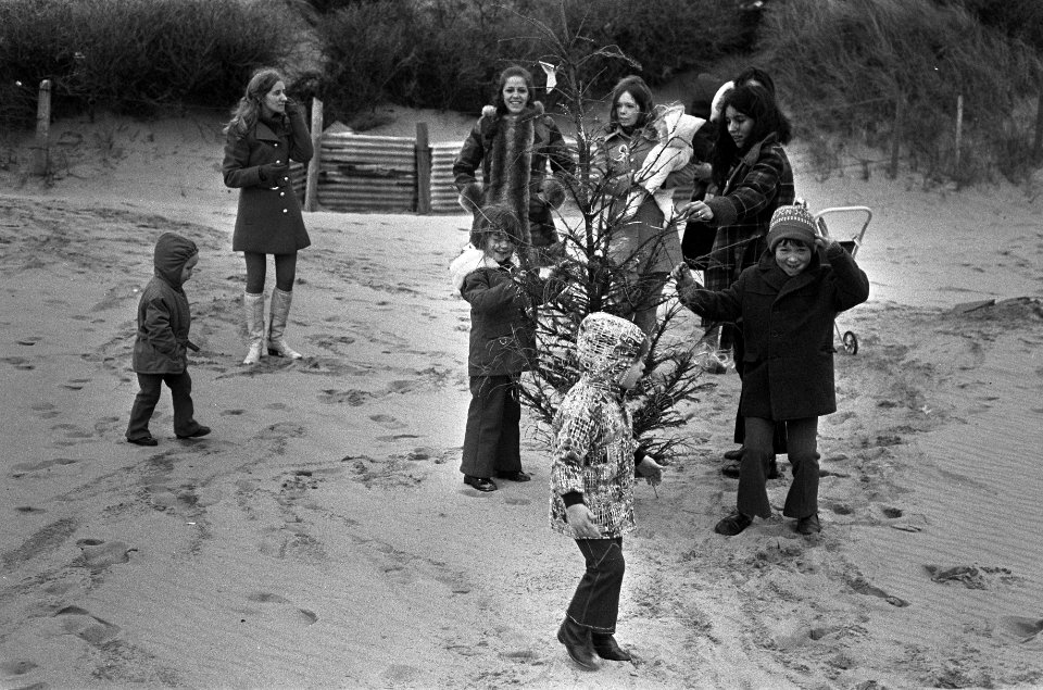 Moeders met kinderen uit Belfast (Noord-Ierland) in Zandvoort voor vakantie, moe, Bestanddeelnr 926-1252