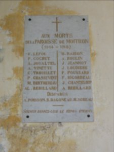 Moitron-sur-Sarthe (Sarthe) église, plaque monument aux morts