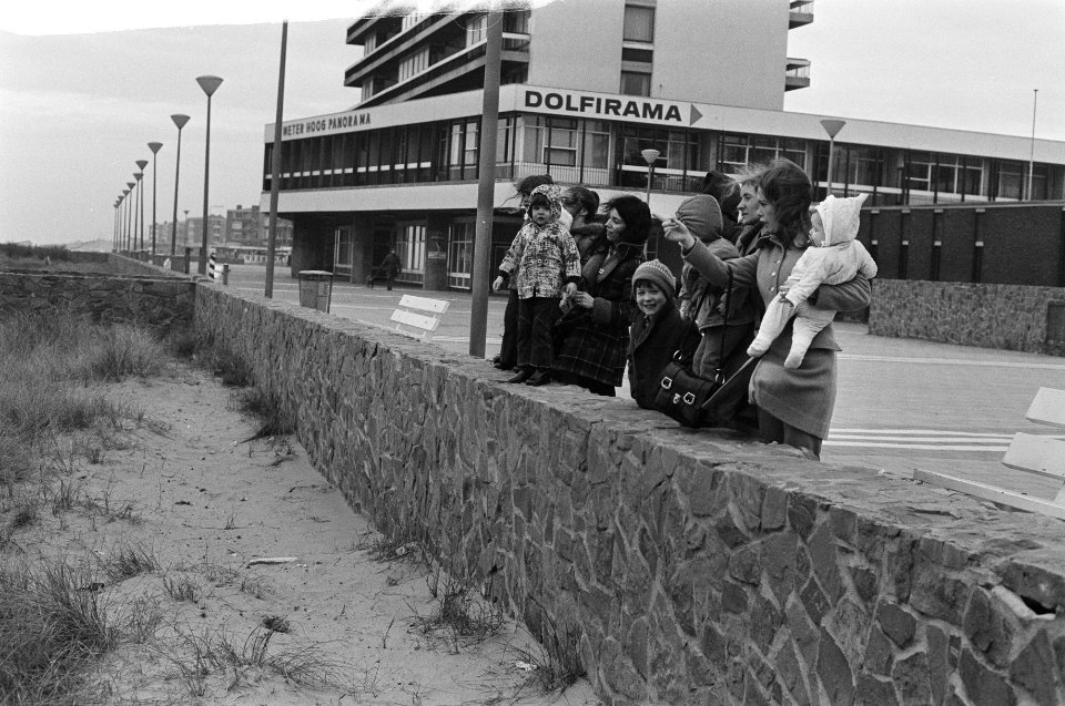 Moeders met kinderen uit Belfast (Noord-Ierland) in Zandvoort voor vakantie, Bestanddeelnr 926-1255