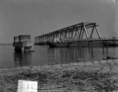 Moerdijkbrug in aanbouw, Bestanddeelnr 906-4598